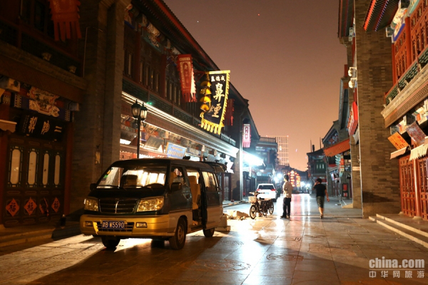 2 百年鼻烟益德成 碾成琵琶金屑飞 嗅处微微香雾起687.png